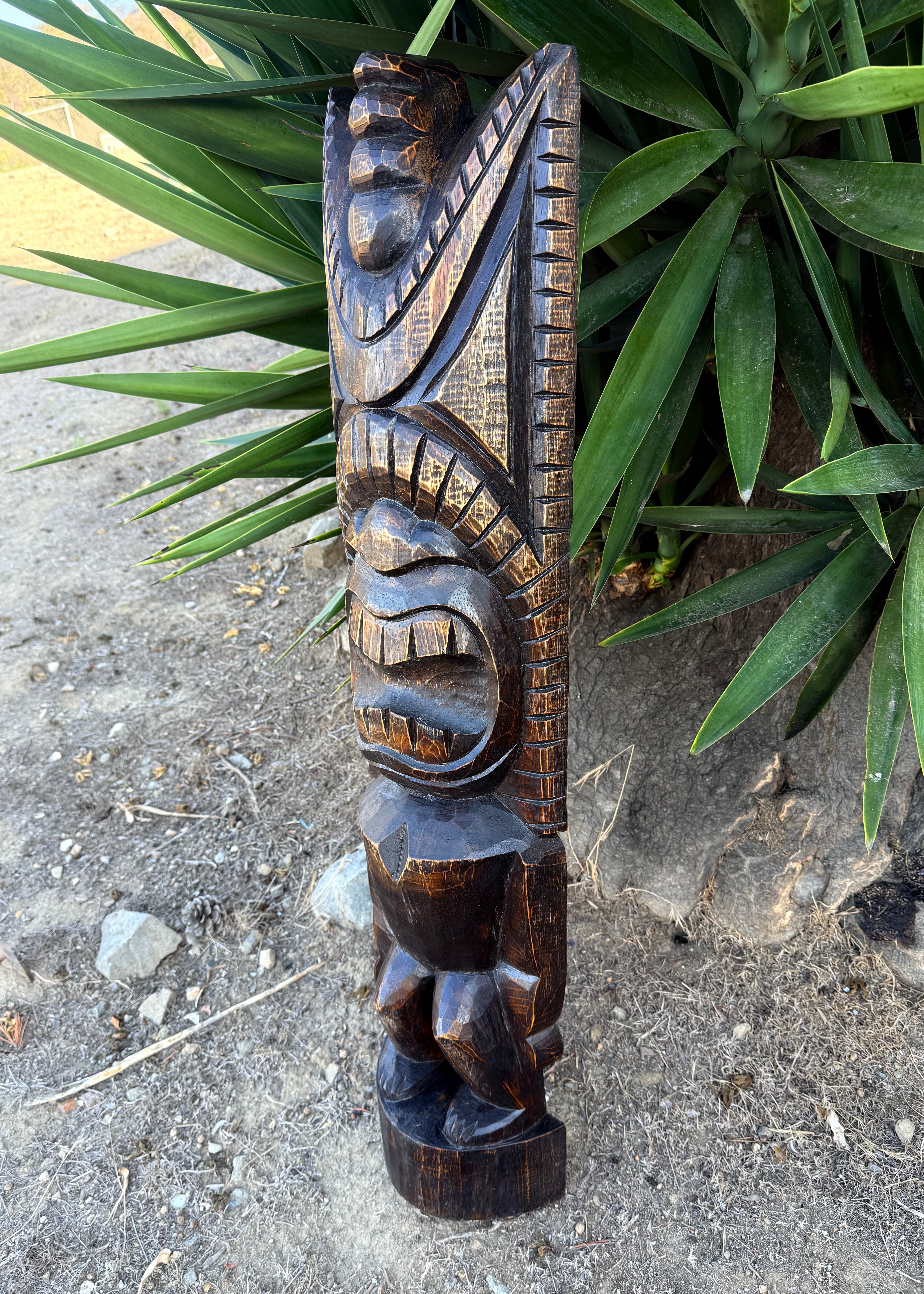 Kane hawaiian tiki god left-center