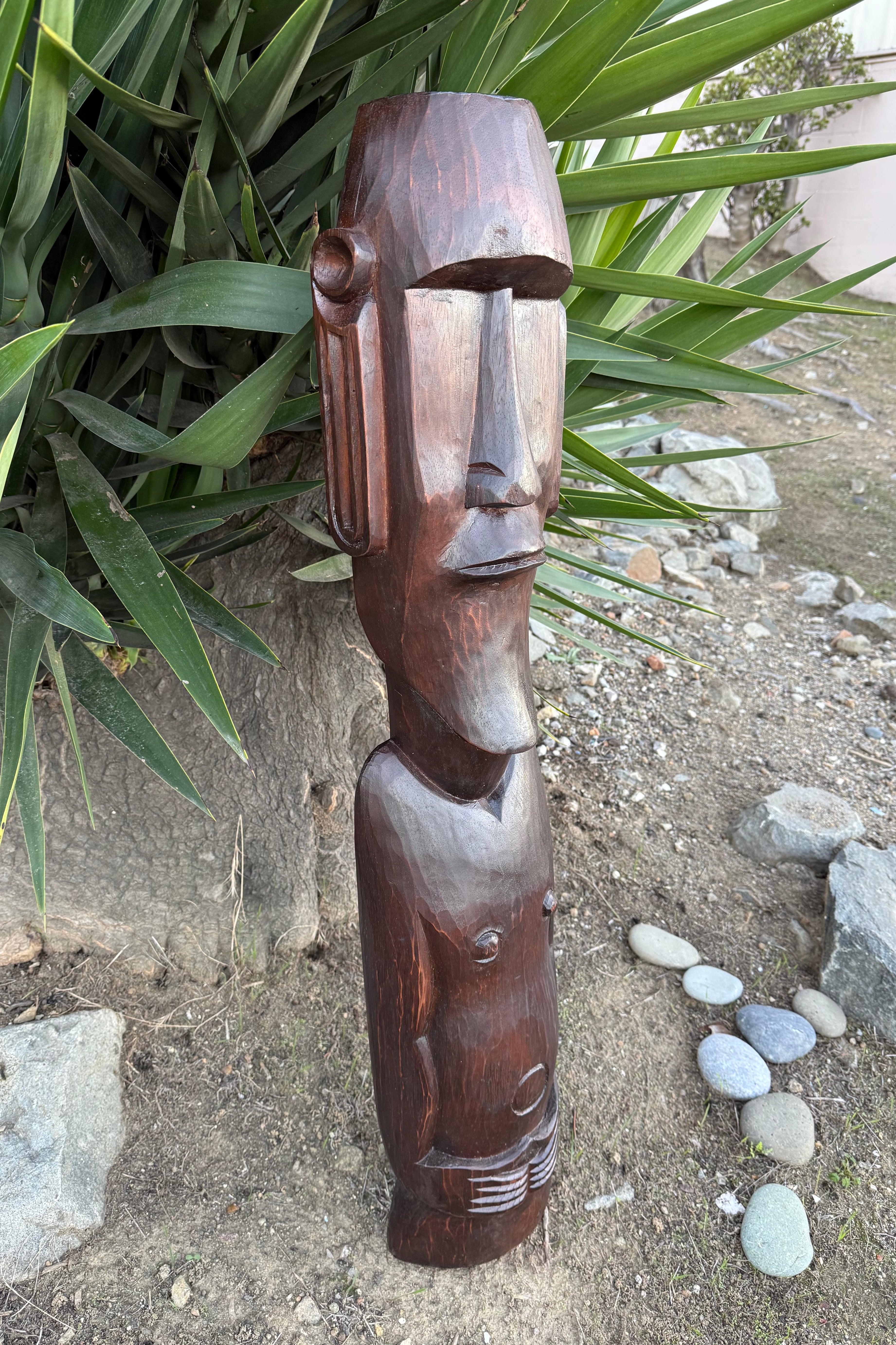 moai left