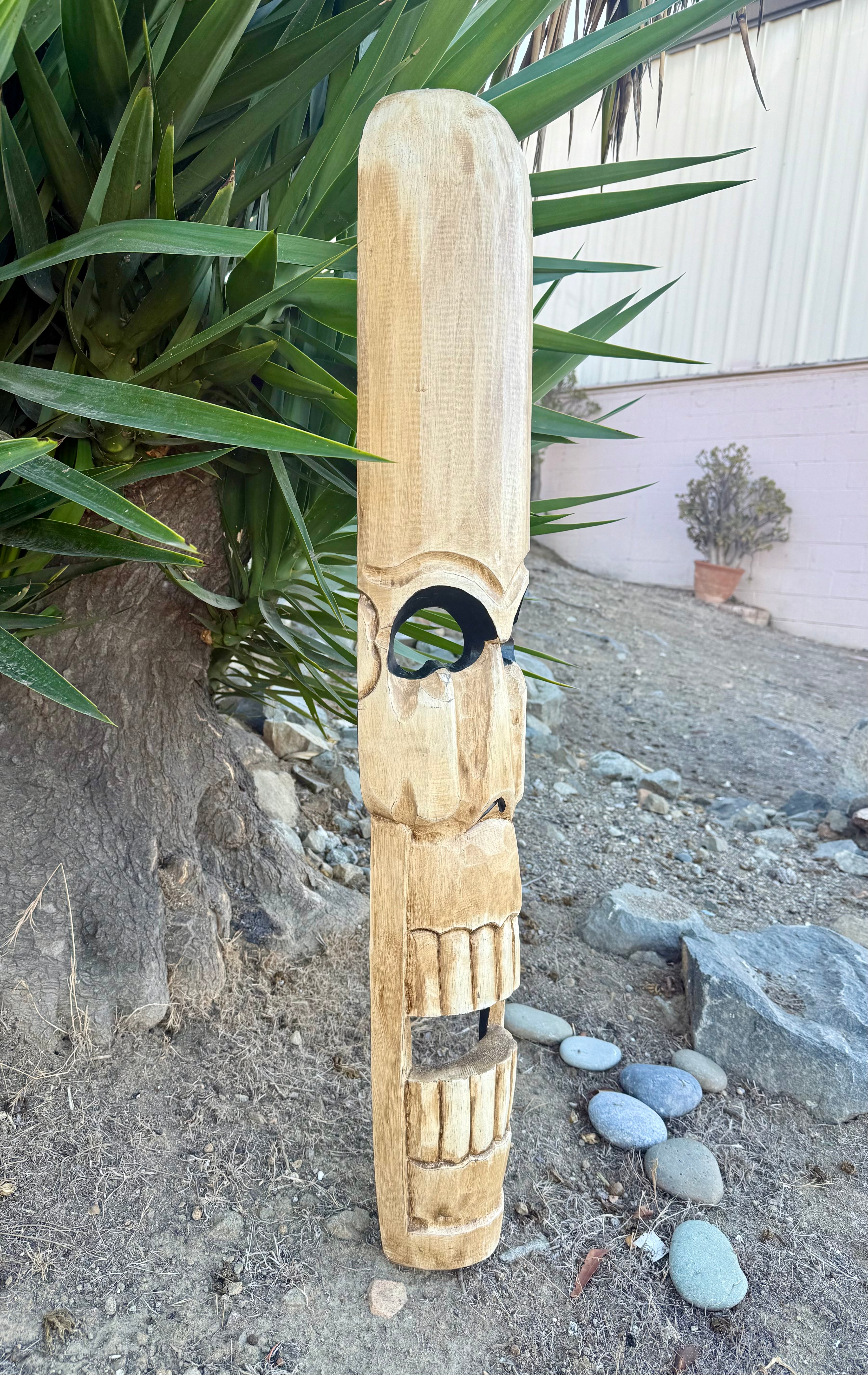 skull tiki mask left